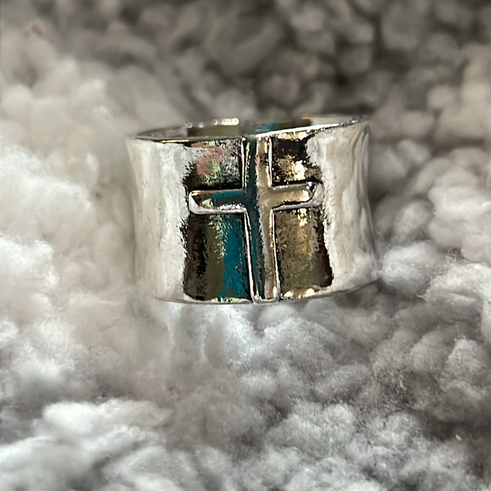 NWT Cross Ring Band Silver Size 8